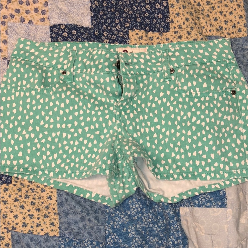 SO short shorts, Green with white hearts.